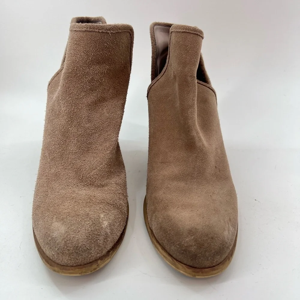 Hinge Barris Lea Gray Taupe Suede Ankle Booties Block Heel Size 8 Eight - Picture 2 of 10
